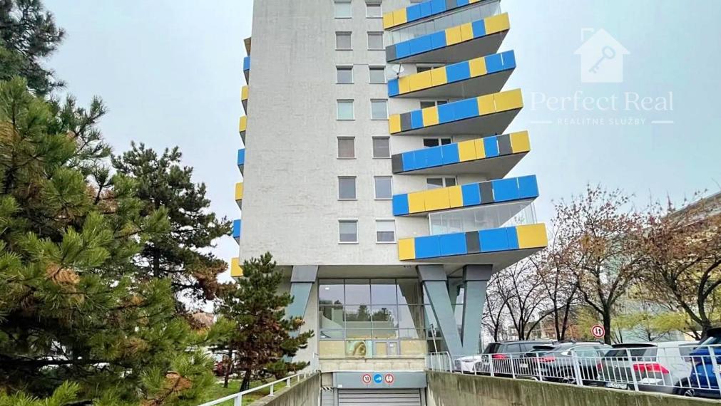 Pekný 3izbový byt s balkónom a parkovaním Ružinov