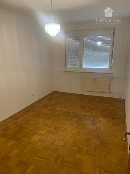 Veľký trojizbový byt na prenájom bez zariadenia, nám. Priateľstva, DS