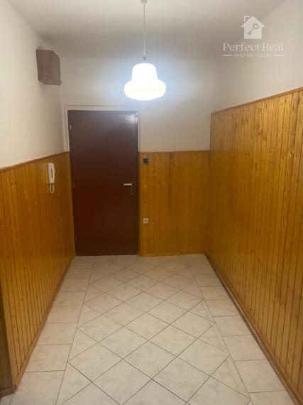 Veľký trojizbový byt na prenájom bez zariadenia, nám. Priateľstva, DS