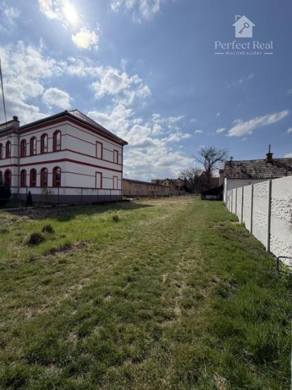 Na predaj  investičný stavebný pozemok v Žarnovici o rozmere 951,5m2.