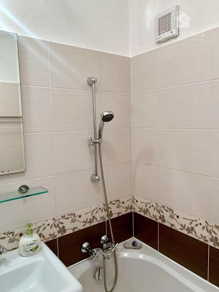 Predaj - svetlý priestranný 3izbový byt s balkónom a pivnicou