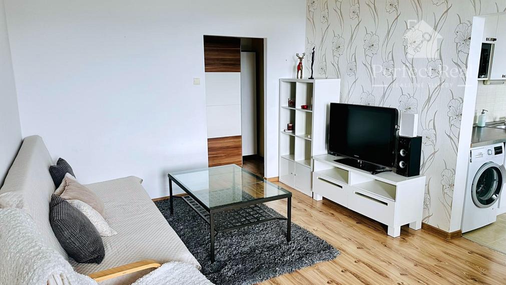 Predaj - svetlý priestranný 3izbový byt s balkónom a pivnicou