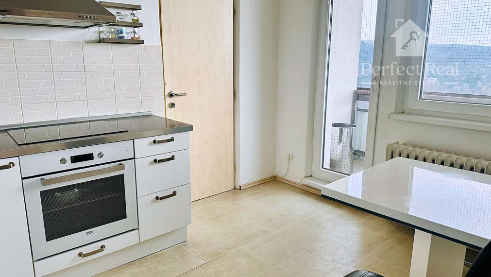 Predaj - svetlý priestranný 3izbový byt s balkónom a pivnicou
