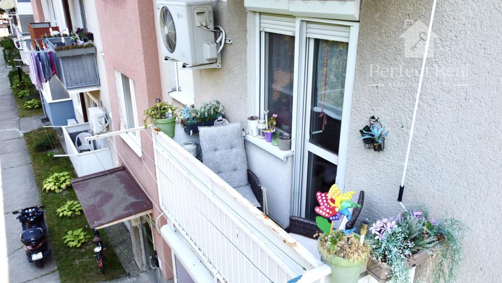Slnečný, 3izbový tehlový byt s balkónom, klímou a veľkou pivnicou – Zlaté Klasy