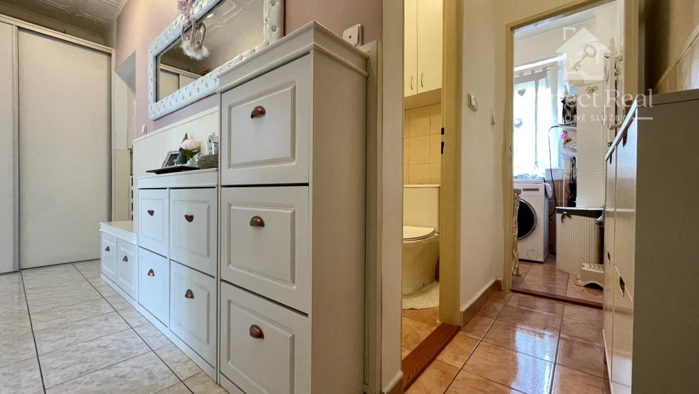 Slnečný, 3izbový tehlový byt s balkónom, klímou a veľkou pivnicou – Zlaté Klasy