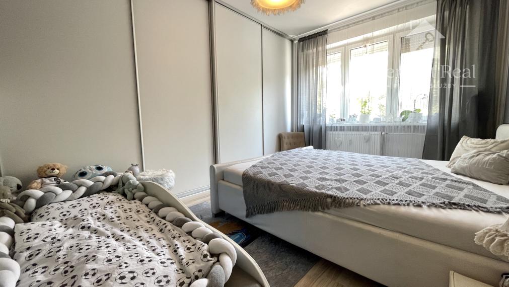 Slnečný, 3izbový tehlový byt s balkónom, klímou a veľkou pivnicou – Zlaté Klasy