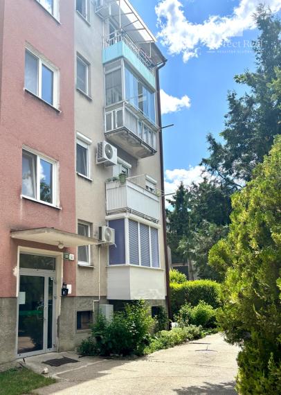 Slnečný, 3izbový tehlový byt s balkónom, klímou a veľkou pivnicou – Zlaté Klasy