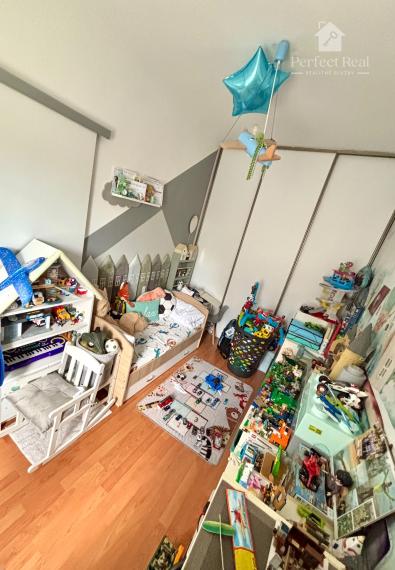 Slnečný, 3izbový tehlový byt s balkónom, klímou a veľkou pivnicou – Zlaté Klasy