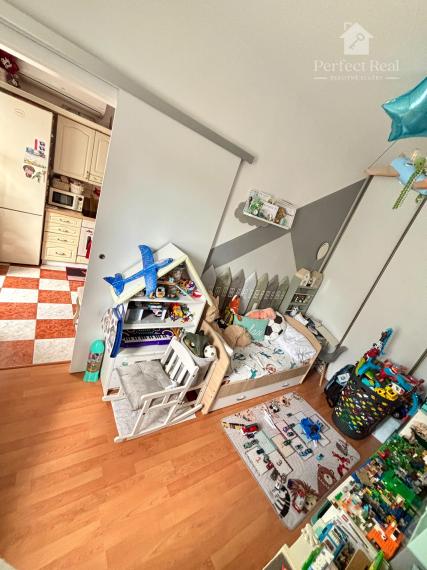 Slnečný, 3izbový tehlový byt s balkónom, klímou a veľkou pivnicou – Zlaté Klasy