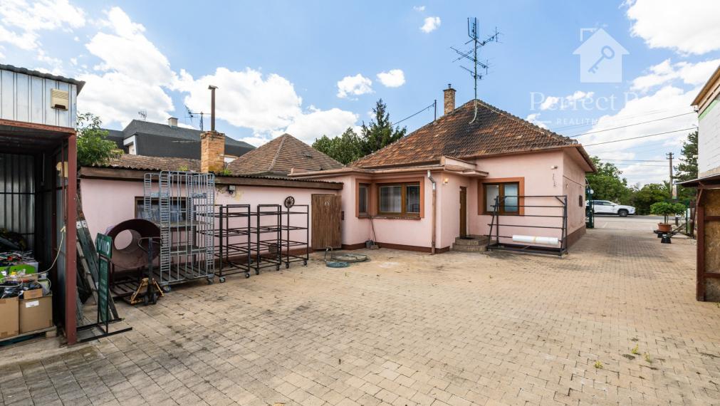 Na prenájom obchodné priestory s halou a  rozľahlým pozemkom1256m2 vo Veľkom Biely.