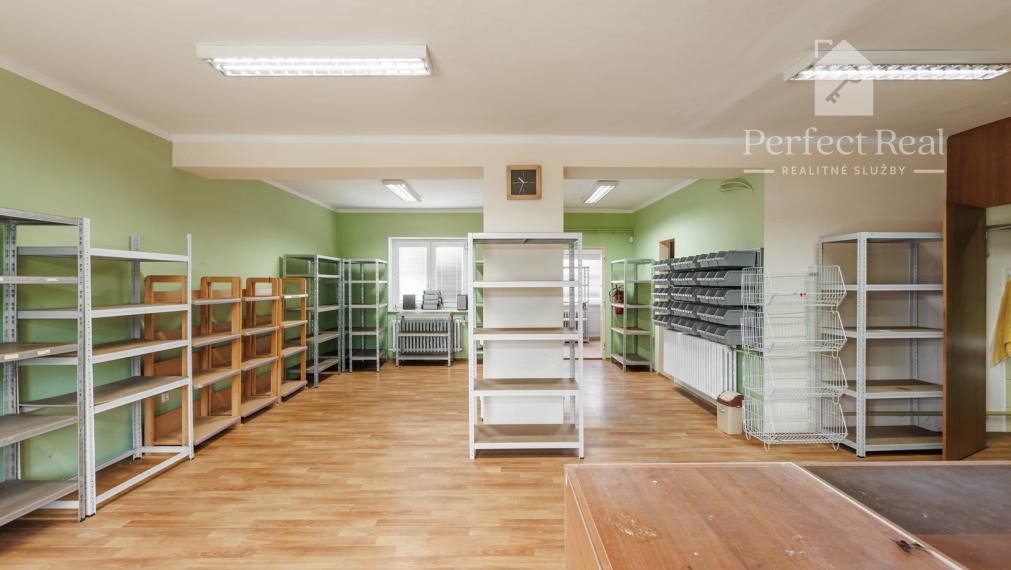 Na prenájom obchodné priestory s halou a  rozľahlým pozemkom1256m2 vo Veľkom Biely.