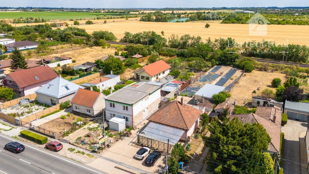 Na prenájom obchodné priestory s halou a rozľahlým pozemkom 1256 m2 vo Veľkom Biely.