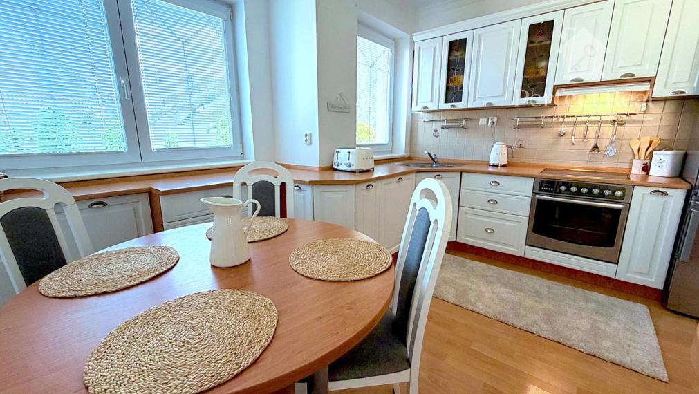 Pekný dom na prenájom, záhrada, garáž - tichá lokalita