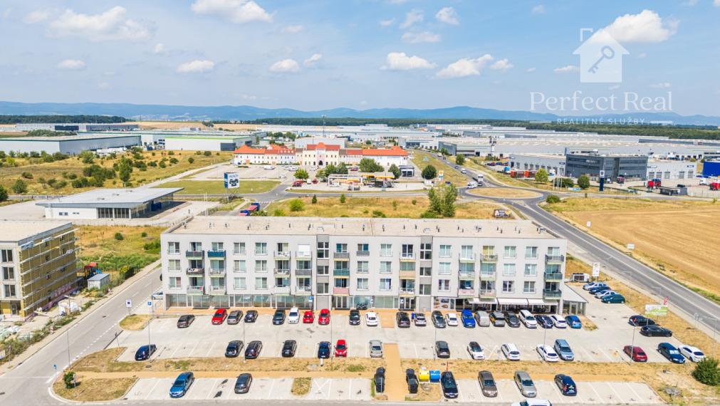 Na predaj príjemný 1izbový byt s balkónom a parkovaním na Hornom dvore pri Senci.