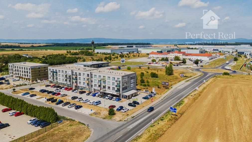 Na predaj príjemný 1izbový byt s balkónom a parkovaním na Hornom dvore pri Senci.