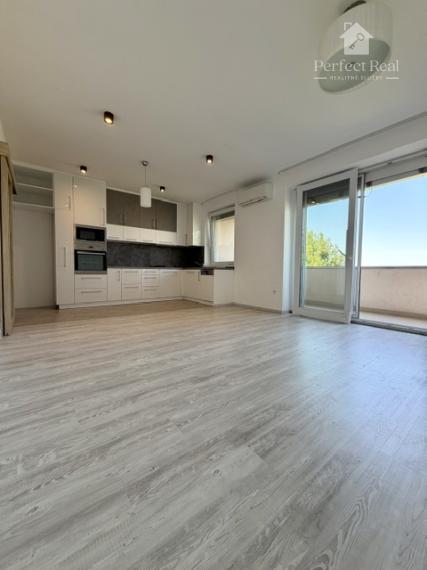 MODERNÝ 3 izbový byt s vlastným kúrením a parkovacím státím