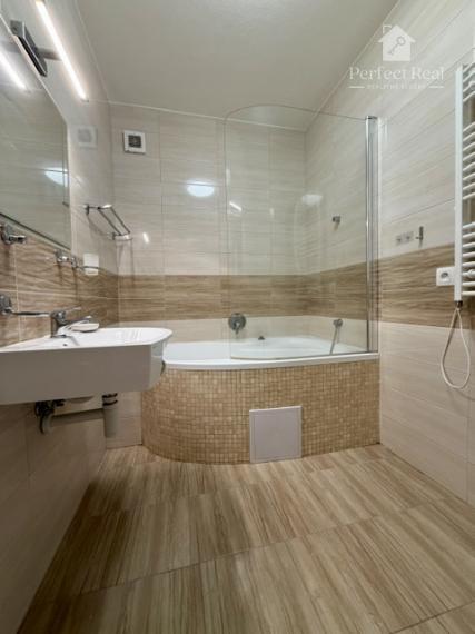 MODERNÝ 3 izbový byt s vlastným kúrením a parkovacím státím