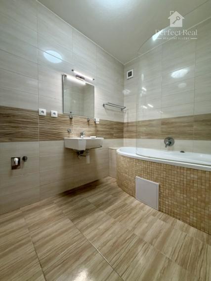MODERNÝ 3 izbový byt s vlastným kúrením a parkovacím státím
