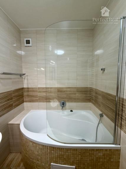 MODERNÝ 3 izbový byt s vlastným kúrením a parkovacím státím