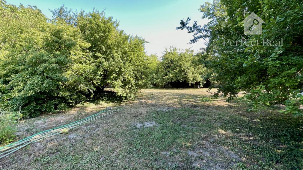Priestranný rodinný dom s čarovnou záhradou, krbom a klubovňou je na PREDAJ!