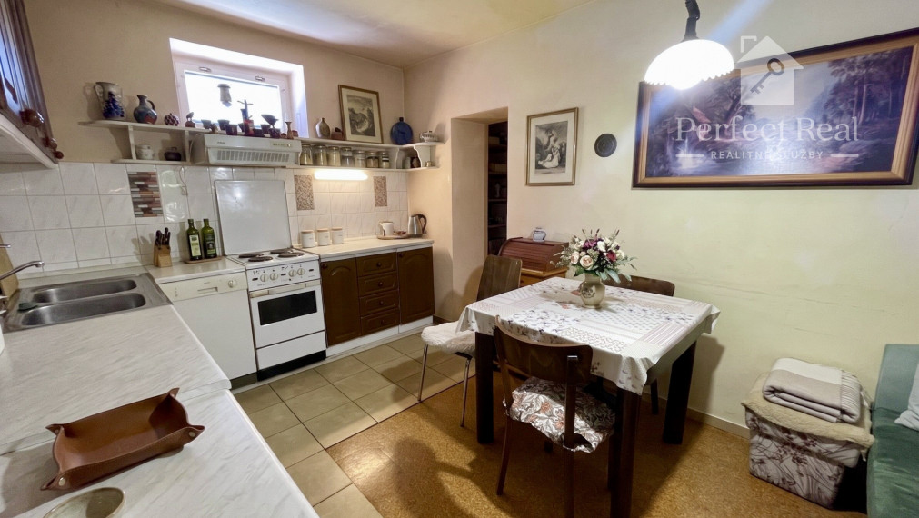 Priestranný rodinný dom s bazénom a veľkým pozemkom 1902 m²