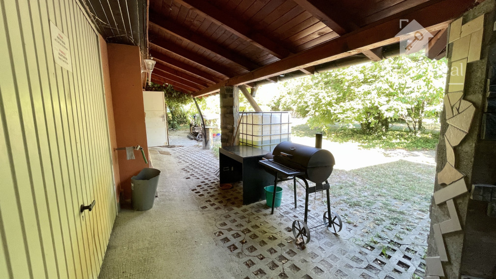 Priestranný rodinný dom s bazénom a veľkým pozemkom 1902 m²