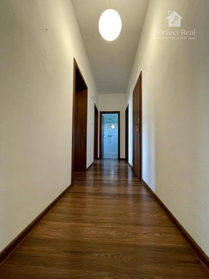 Moderný, kompletne zariadený rodinný dvojdom s dvojgarážou