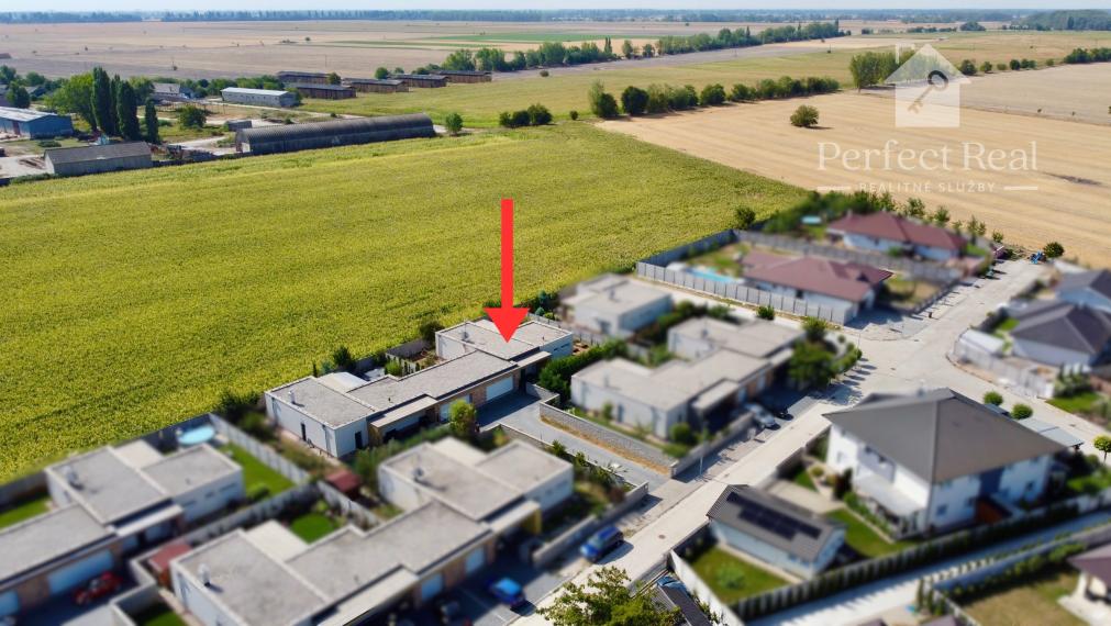 Moderný, kompletne zariadený rodinný dvojdom s dvojgarážou