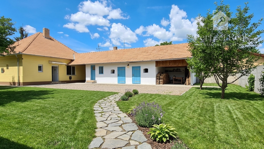 Útulný domček na 8 árovom pozemku v Lúči na Ostrove
