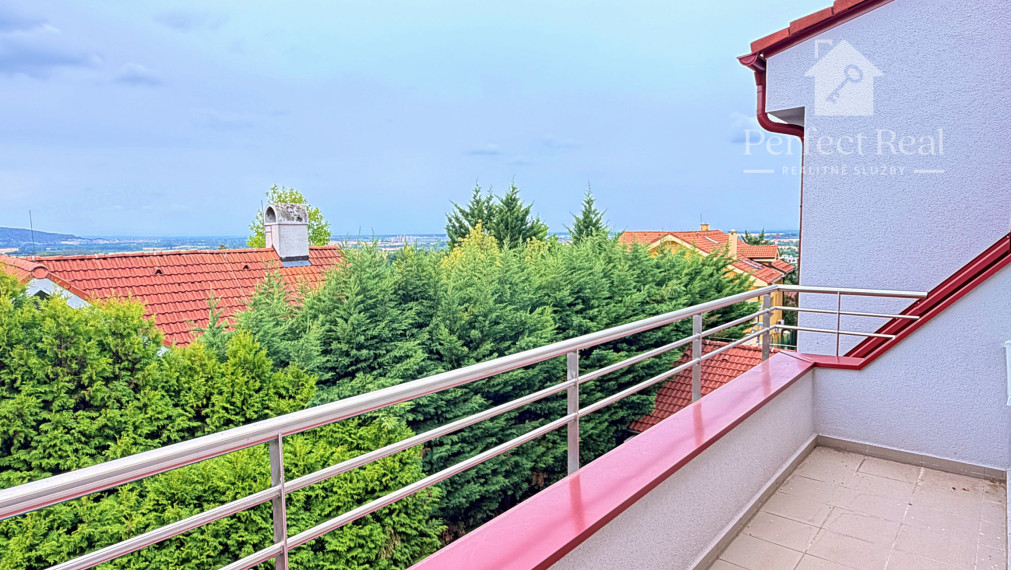 Prenájom - Priestranný 3izbový byt s 2balkónmi, tichá lokalita