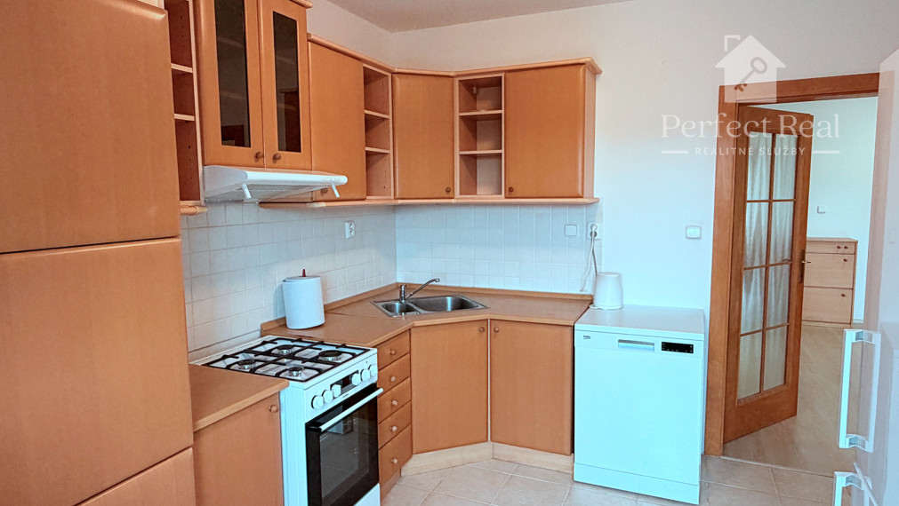 Prenájom - Priestranný 3izbový byt s 2balkónmi, tichá lokalita