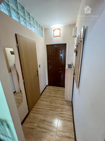Komplet prerobený 1 izbový byt s balkónom v obci Zlaté Klasy- predáva sa so zariadením