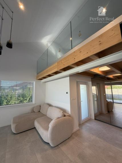 Na prenájom exkluzívny  3. izb. LOFT so záhradou na okraji Malinova- Tri vody.