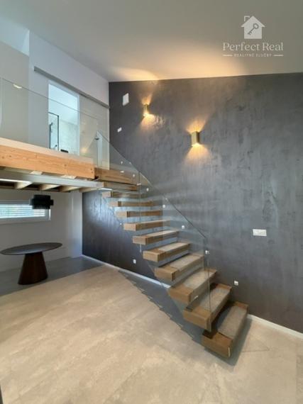 Na prenájom exkluzívny  3. izb. LOFT so záhradou na okraji Malinova- Tri vody.