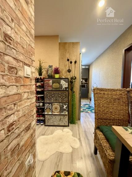 2,5 izbový, KOMPLETNÁ REKONŠTRUKCIA + šatník, zariadený, DS