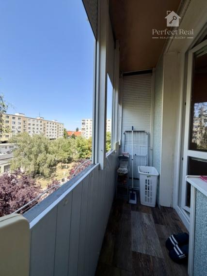 2,5 izbový, KOMPLETNÁ REKONŠTRUKCIA + šatník, zariadený, DS