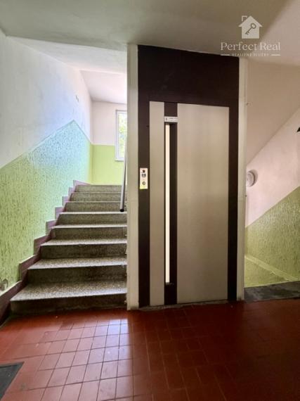 2,5 izbový, KOMPLETNÁ REKONŠTRUKCIA + šatník, zariadený, DS