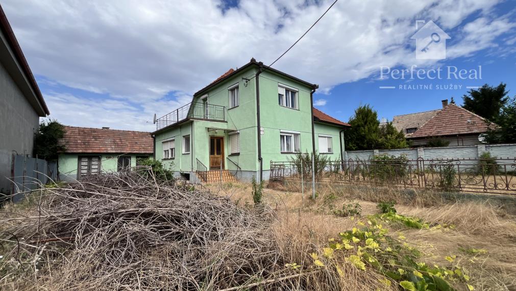 Priestranný 4 izbový rodinný dom s pozemkom iba 15 km od Bratislavy (Nová Dedinka)- nutná rekonštrukcia
