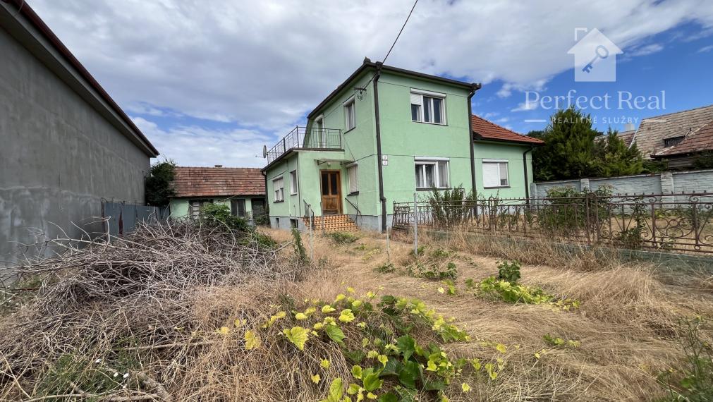 Priestranný 4 izbový rodinný dom s pozemkom iba 15 km od Bratislavy (Nová Dedinka)- nutná rekonštrukcia