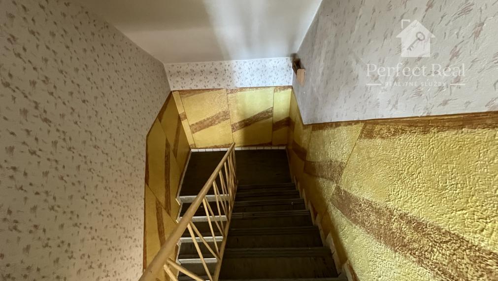 Priestranný 4 izbový rodinný dom s pozemkom iba 15 km od Bratislavy (Nová Dedinka)- nutná rekonštrukcia