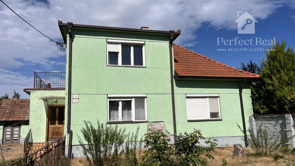 Priestranný 4 izbový rodinný dom s pozemkom iba 15 km od Bratislavy (Nová Dedinka)- nutná rekonštrukcia
