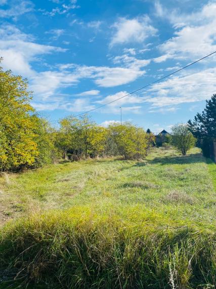 Na predaj stavebný pozemok na konci slepej ulici 500m od termálneho kúpaliska