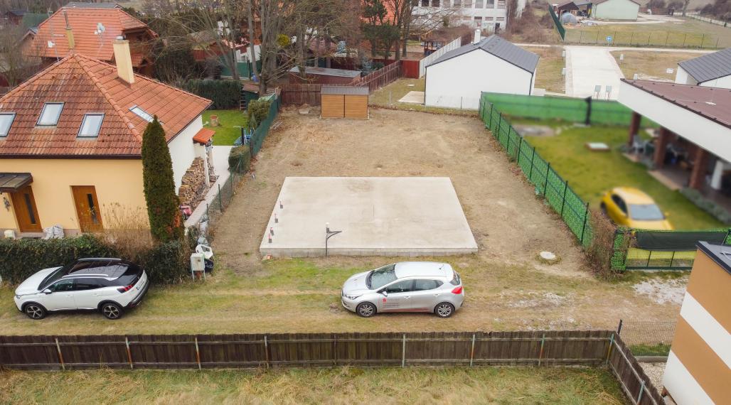 Stavebný pozemok- stavebné povolenie+ projekt+ základová doska+záhradný dom-v obci Blahová, časť Madarasz pri Malom Dunaji