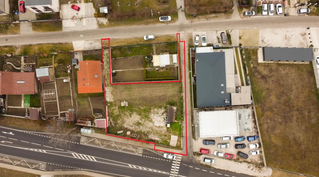 Zaujímavý stavebný pozemok so stavebným povolením a s projektom v Šamoríne