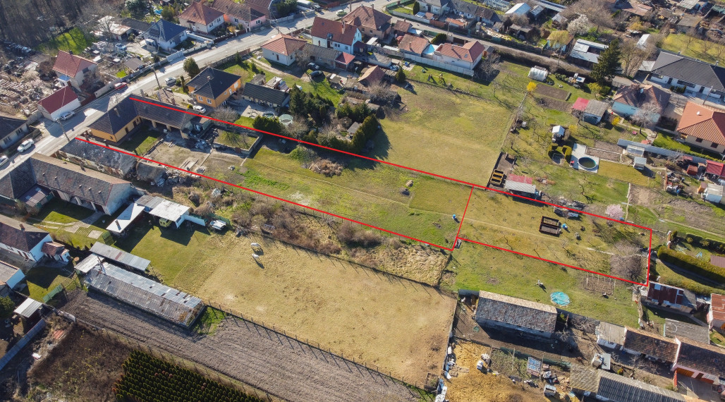 Predaj veľkého stavebného pozemku v centre obce Veľké Blahovo, znížená cena