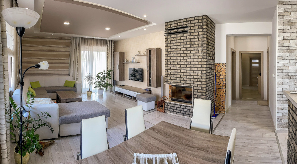 ZNÍŽENÁ CENA! Rodinný dom, 4 izbový, slepá ulica, Gabčíkovo