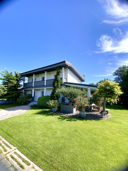 Jedinečná ponuka rodinného domu s veľkým pozemkom v Jahodnej