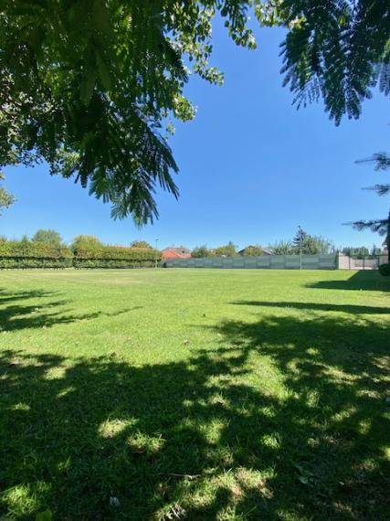 KRÁSNY STAVEBNÝ POZEMOK s vlastnou príjazdovou cestou  MAD