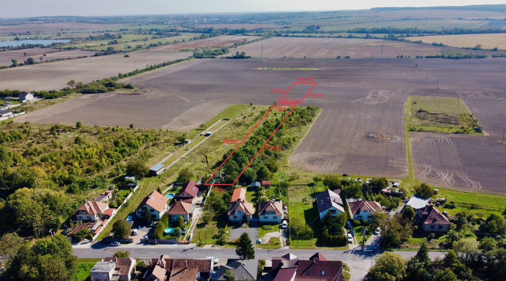 Na predaj investičný pozemok 2355m2 vo Vinosadoch.