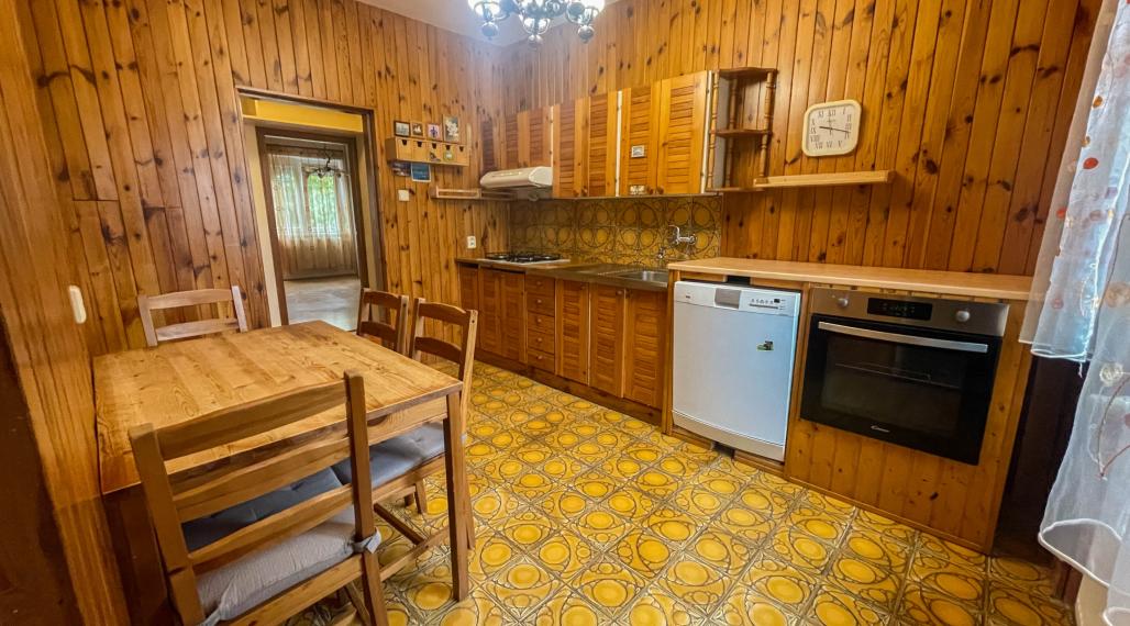 Priestranný 3 izbový byt s GARÁŽOU a so záhradkou v štvorbytovke v obci Zlaté Klasy- výborná lokalita